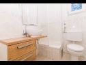 Hiša za počitnice Bože - 10m from the sea: H(10+2) Drvenik Mali (Otok Drvenik Mali) - Riviera Trogir  - Hrvaška  - H(10+2): kopalnica s straniščem