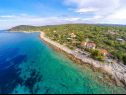 Hiša za počitnice Bože - 10m from the sea: H(10+2) Drvenik Mali (Otok Drvenik Mali) - Riviera Trogir  - Hrvaška  - podrobnost (hiša in okolica)