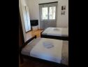 Apartmaji Anka- comfortable and affordable A2(3+2), A1(6) Marina - Riviera Trogir  - Apartma - A2(3+2): spalnica