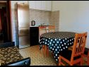 Apartmaji Per - 80 m from beach: SA2(2+1), A5(3), A6(2+1), A45(8), SA3(3), A7(2+1) Marina - Riviera Trogir  - Apartma - A45(8): kuhinja in jedilnica