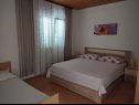 Apartmaji Anđelka - 50 m from beach: A3(9), A4(4), A5(2) Marina - Riviera Trogir  - Apartma - A3(9): spalnica