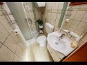 Hiša za počitnice Božena - nice garden: H(2+1) Poljica (Marina) - Riviera Trogir  - Hrvaška  - H(2+1): kopalnica s straniščem