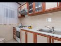 Apartmaji Vin - 40 m from sea: A1 (4+1), A2 (2+2), A3 (2+2) Seget Donji - Riviera Trogir  - Apartma - A1 (4+1): kuhinja