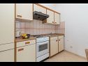 Apartmaji Vin - 40 m from sea: A1 (4+1), A2 (2+2), A3 (2+2) Seget Donji - Riviera Trogir  - Apartma - A3 (2+2): kuhinja