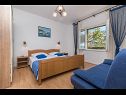 Apartmaji Vin - 40 m from sea: A1 (4+1), A2 (2+2), A3 (2+2) Seget Donji - Riviera Trogir  - Apartma - A2 (2+2): spalnica