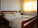 Apartmaji Milka - 100m from the sea A1(4), A2(2+1) Seget Donji - Riviera Trogir  - Apartma - A1(4): spalnica