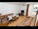 Apartmaji Mare - 30 m from pebble beach: SA1(2), SA2(2), A3(4), A4(4), A5(8) Seget Vranjica - Riviera Trogir  - Apartma - A4(4): dnevna soba