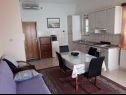 Apartmaji Vesna - 40 m from pebble beach: A1(4+1), A2(4), A3(4+1) Seget Vranjica - Riviera Trogir  - Apartma - A1(4+1): kuhinja in jedilnica