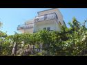 Apartmaji Nina - free private parking: A1(2), A2(2+1), A3(6+1), A4(2) Seget Vranjica - Riviera Trogir  - hiša