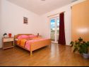 Apartmaji Žar - free parking A1(4+1), A2(2+2), A3(2+2), A4(4+1) Seget Vranjica - Riviera Trogir  - Apartma - A2(2+2): spalnica