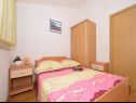 Apartmaji Žar - free parking A1(4+1), A2(2+2), A3(2+2), A4(4+1) Seget Vranjica - Riviera Trogir  - Apartma - A4(4+1): spalnica