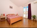 Apartmaji Žar - free parking A1(4+1), A2(2+2), A3(2+2), A4(4+1) Seget Vranjica - Riviera Trogir  - Apartma - A4(4+1): spalnica