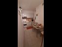 Apartmaji Žeki - 20 m from the sea: A1(3), SA2 (2) Seget Vranjica - Riviera Trogir  - Apartma - A1(3): kuhinja in jedilnica