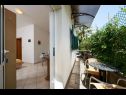 Apartmaji Mare - 30 m from pebble beach: SA1(2), SA2(2), A3(4), A4(4), A5(8) Seget Vranjica - Riviera Trogir  - Studio apartma - SA1(2): terasa