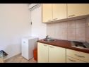 Apartmaji Mare - 30 m from pebble beach: SA1(2), SA2(2), A3(4), A4(4), A5(8) Seget Vranjica - Riviera Trogir  - Studio apartma - SA1(2): kuhinja