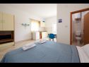 Apartmaji Mare - 30 m from pebble beach: SA1(2), SA2(2), A3(4), A4(4), A5(8) Seget Vranjica - Riviera Trogir  - Studio apartma - SA2(2): interijer