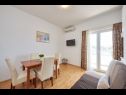 Apartmaji Mare - 30 m from pebble beach: SA1(2), SA2(2), A3(4), A4(4), A5(8) Seget Vranjica - Riviera Trogir  - Apartma - A3(4): jedilnica