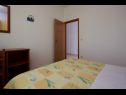 Apartmaji Mare - 30 m from pebble beach: SA1(2), SA2(2), A3(4), A4(4), A5(8) Seget Vranjica - Riviera Trogir  - Apartma - A3(4): spalnica