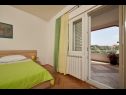 Apartmaji Mare - 30 m from pebble beach: SA1(2), SA2(2), A3(4), A4(4), A5(8) Seget Vranjica - Riviera Trogir  - Apartma - A5(8): spalnica