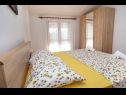 Apartmaji Ante - 50 M from the sea : A1(5), A2(8+2) Seget Vranjica - Riviera Trogir  - Apartma - A2(8+2): spalnica