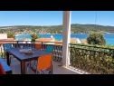 Hiša za počitnice Rosita - 50 m from sea: H(4) Sevid - Riviera Trogir  - Hrvaška  - H(4): terasa