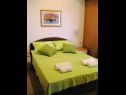 Apartmaji Tih - 20 m from sea: A1 Ruzmarin(2+2), A2 Maslina(2+2) Sevid - Riviera Trogir  - Apartma - A1 Ruzmarin(2+2): spalnica