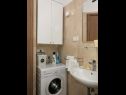 Apartmaji Tih - 20 m from sea: A1 Ruzmarin(2+2), A2 Maslina(2+2) Sevid - Riviera Trogir  - Apartma - A2 Maslina(2+2): kopalnica s straniščem