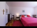 Apartmaji Stipe - 25m from the sea: A1(4+1) Sevid - Riviera Trogir  - Apartma - A1(4+1): spalnica