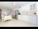 Apartmaji Bosiljka - by the sea: A1(5), A2(5), SA3(2) Sevid - Riviera Trogir  - Apartma - A1(5): kuhinja in jedilnica