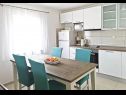 Apartmaji Garden - sea view: A1(4) Sevid - Riviera Trogir  - Apartma - A1(4): kuhinja in jedilnica