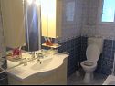 Apartmaji Ivy - spacious with free parking: A1(4) Trogir - Riviera Trogir  - Apartma - A1(4): kopalnica s straniščem