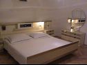 Apartmaji Ivy - spacious with free parking: A1(4) Trogir - Riviera Trogir  - Apartma - A1(4): spalnica