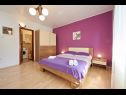 Apartmaji in sobe Ivo - with garden: A1(2+2), R1(2+1), R2(2) Trogir - Riviera Trogir  - Apartma - A1(2+2): spalnica