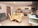 Apartmaji Davorka - 50m from the sea A1(2+2), A2(2+2) Trogir - Riviera Trogir  - Apartma - A1(2+2): kuhinja in jedilnica