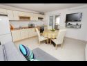 Apartmaji Davorka - 50m from the sea A1(2+2), A2(2+2) Trogir - Riviera Trogir  - Apartma - A1(2+2): kuhinja in jedilnica