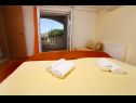 Apartmaji Davorka - 50m from the sea A1(2+2), A2(2+2) Trogir - Riviera Trogir  - Apartma - A1(2+2): spalnica