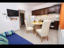 Apartmaji Davorka - 50m from the sea A1(2+2), A2(2+2) Trogir - Riviera Trogir  - Apartma - A2(2+2): kuhinja in jedilnica