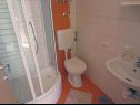 Apartmaji Davorka - 50m from the sea A1(2+2), A2(2+2) Trogir - Riviera Trogir  - Apartma - A2(2+2): kopalnica s straniščem