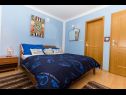 Apartmaji Mare - near city center A1 (4+1), A2 (2+1), A3 (2+1) Trogir - Riviera Trogir  - Apartma - A1 (4+1): spalnica