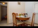 Apartmaji Mari - barbecue: A1Lile (4), A2Lile (2+2) Vinišće - Riviera Trogir  - Apartma - A1Lile (4): jedilnica