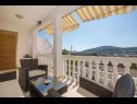 Apartmaji Mari - barbecue: A1Lile (4), A2Lile (2+2) Vinišće - Riviera Trogir  - Apartma - A1Lile (4): balkon