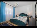 Apartmaji Mari - barbecue: A1Lile (4), A2Lile (2+2) Vinišće - Riviera Trogir  - Apartma - A2Lile (2+2): spalnica