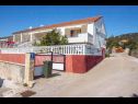 Apartmaji Mari - barbecue: A1Lile (4), A2Lile (2+2) Vinišće - Riviera Trogir  - hiša