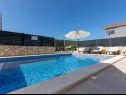 Hiša za počitnice More - garden shower: H(10+2) Vinišće - Riviera Trogir  - Hrvaška  - bazen