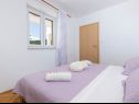 Hiša za počitnice More - garden shower: H(10+2) Vinišće - Riviera Trogir  - Hrvaška  - H(10+2): spalnica