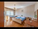 Apartmaji Kosta - 70m from sea : A1(2+1), A2(4+2) Vinišće - Riviera Trogir  - Apartma - A2(4+2): spalnica