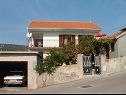 Apartmaji Ivo - barbecue: A1(2+1) Vinišće - Riviera Trogir  - hiša