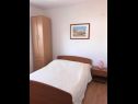 Apartmaji Deni - 30 m from sea: A2(4+1), A3(4+2) Vinišće - Riviera Trogir  - Apartma - A3(4+2): spalnica