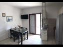 Apartmaji Deni - 30 m from sea: A2(4+1), A3(4+2) Vinišće - Riviera Trogir  - Apartma - A3(4+2): kuhinja in jedilnica
