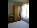 Apartmaji Fran - 30 m from sea : A1-veliki(5), A2-mali(3) Vinišće - Riviera Trogir  - Apartma - A1-veliki(5): spalnica